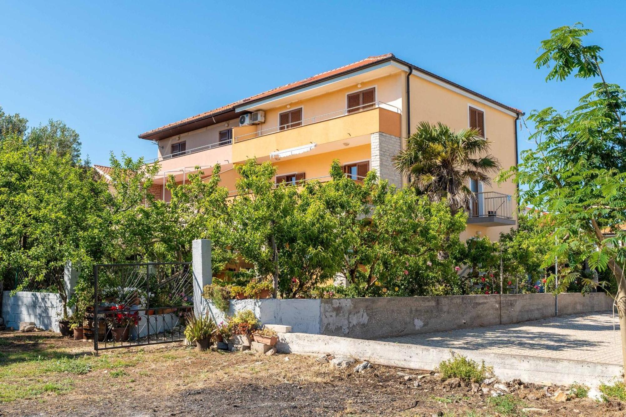 Apartments By The Sea Privlaka, Zadar - 666 Bagian luar foto